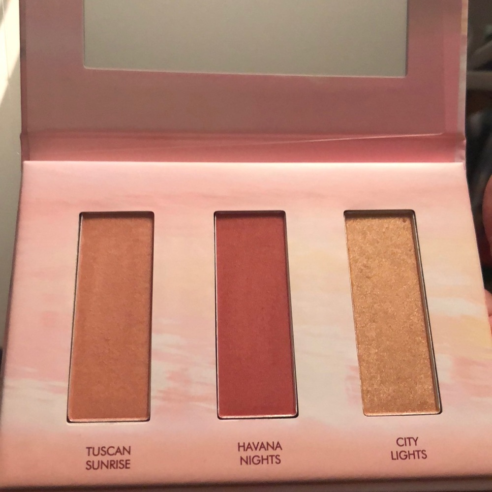 Wander Beauty Dusk to Dawn blush and highlighter